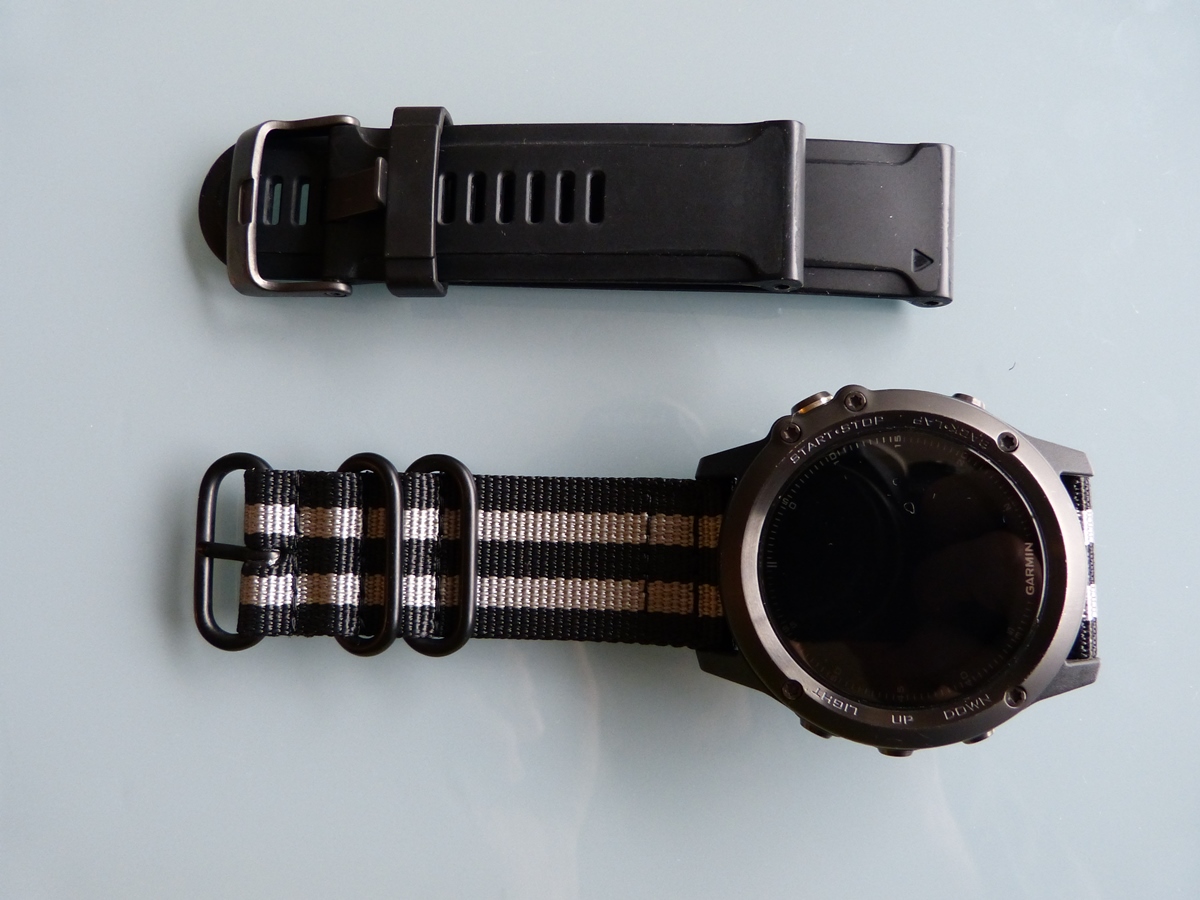 Wewoo - Bracelet pour montre connectée Garmin Fenix 3 / 5X de universel à  trois anneaux en nylon de 26MM Noir - Accessoires montres connectées - Rue  du Commerce