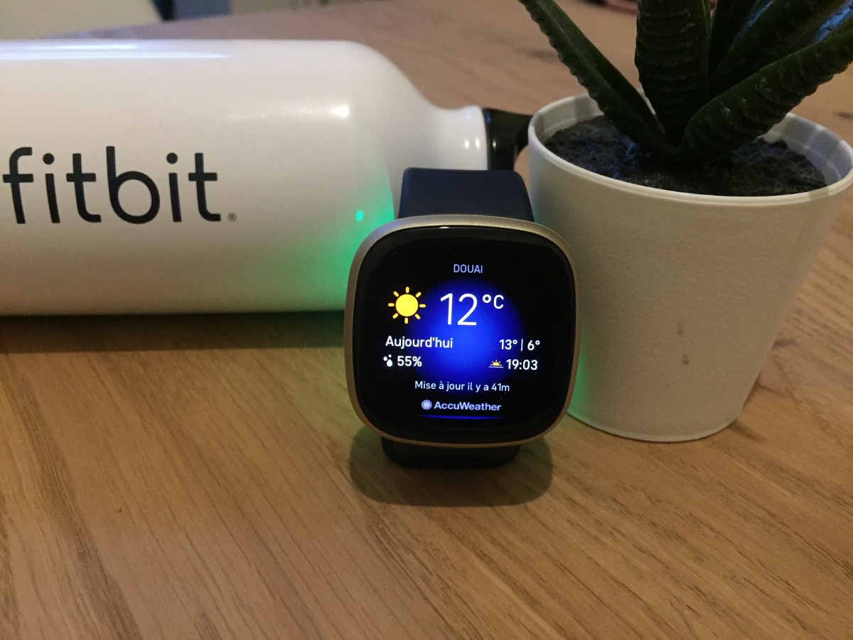 Montre connectée Fitbit Versa (1ère génération)